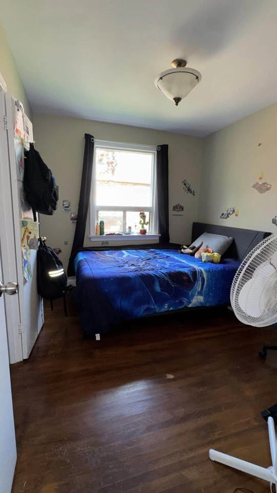 3 Beds 1 Bath  house upper main floor available immediately - photo 3
