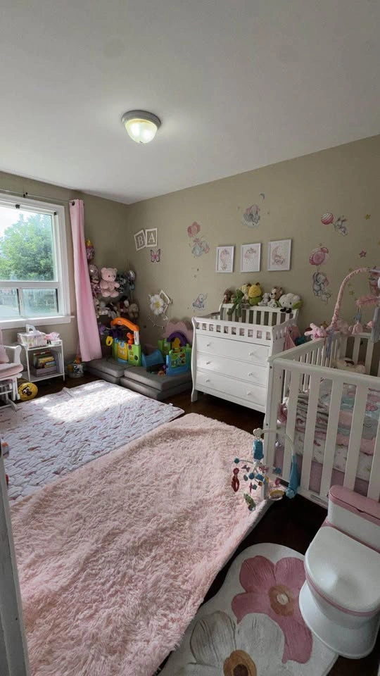 3 Beds 1 Bath  house upper main floor available immediately - photo 5