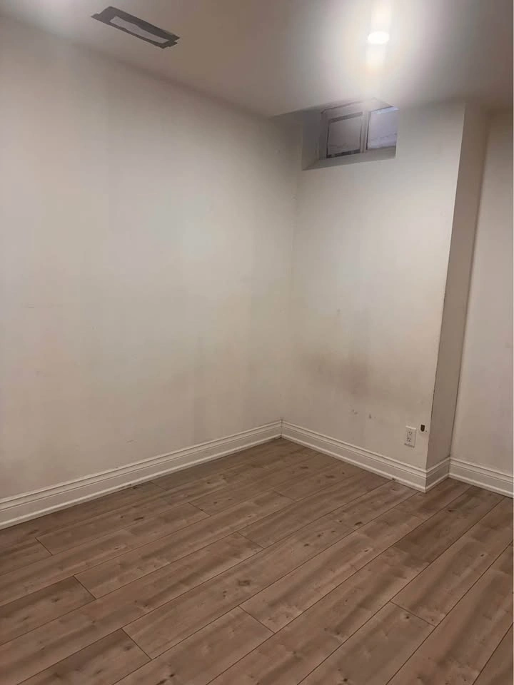 2 Beds 1 Bath - Separate Entrance Basement Apartment - photo 5