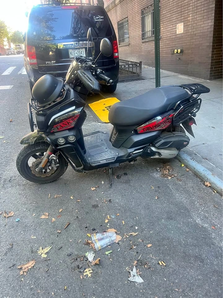 Comes with two remote starters / helmet/ clean title