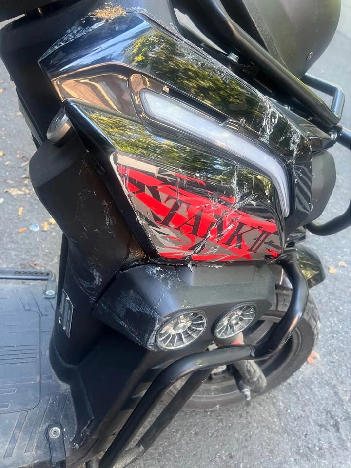 Comes with two remote starters / helmet/ clean title - photo 2