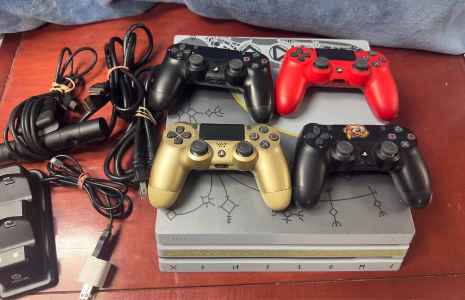 5TB God of war PS4 Pro w/ PSVR bundle - photo 2