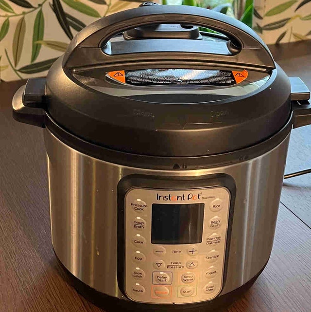 Instant Pot Duo Plus (9-in-1 Multi-Cooker) - Like New!