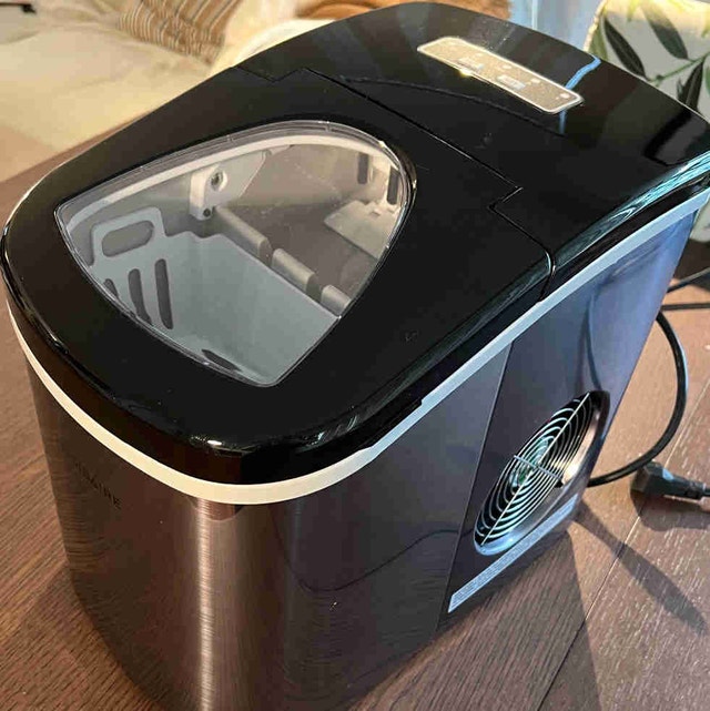 Frigidaire Countertop Ice Maker (Stainless Steel)-Mint Condition