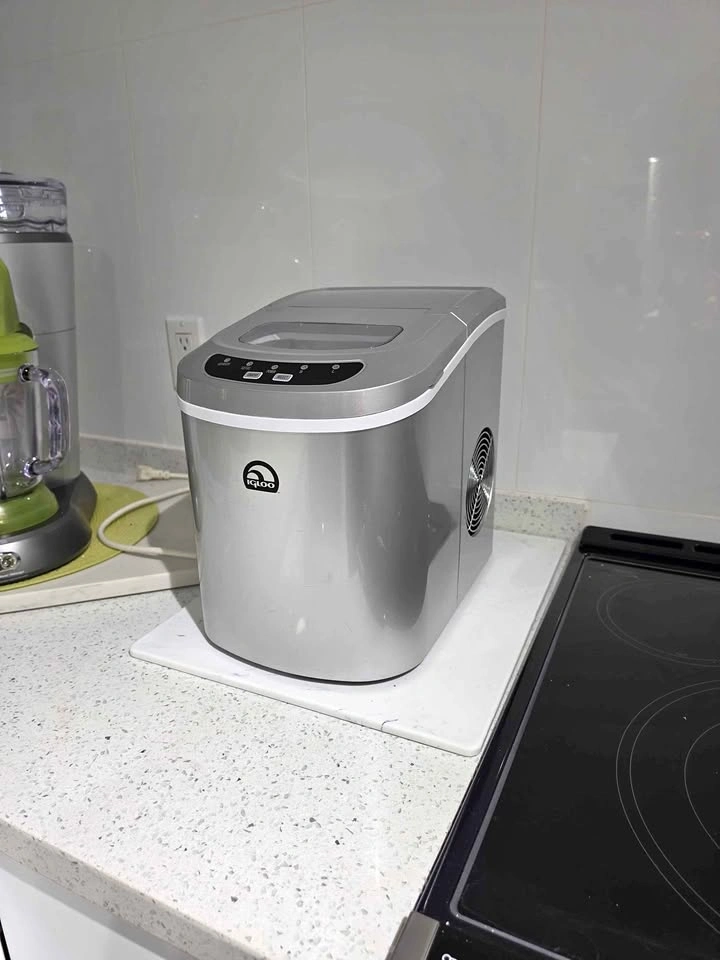 Igloo Portable Countertop Ice Maker (26 lbs/Day) – Stainless