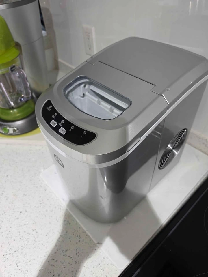 Igloo Portable Countertop Ice Maker (26 lbs/Day) – Stainless - photo 2