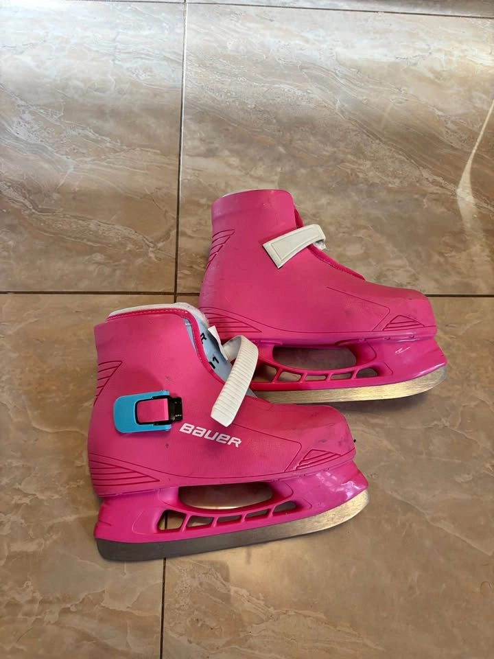 Toddler size 10/11 pink skates