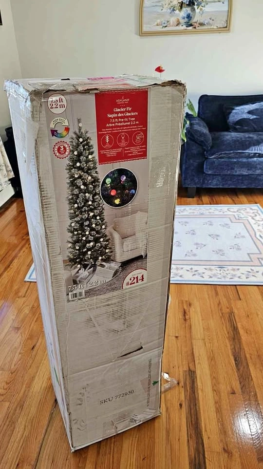 Brand New Ashland Glacier Fir 7.5 ft Pre-lit Christmas Tree