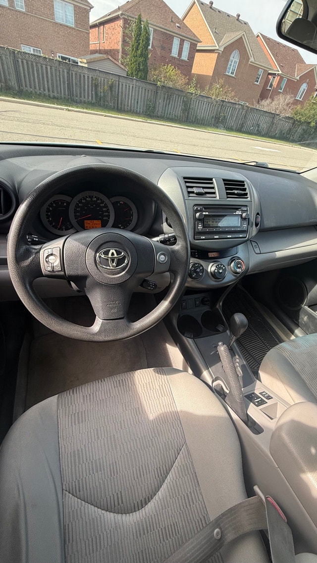 2012 TOYOTA RAV4 AWD — WINTER-READY & GREAT VALUE!