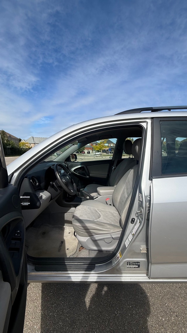 2012 TOYOTA RAV4 AWD — WINTER-READY & GREAT VALUE! - photo 5