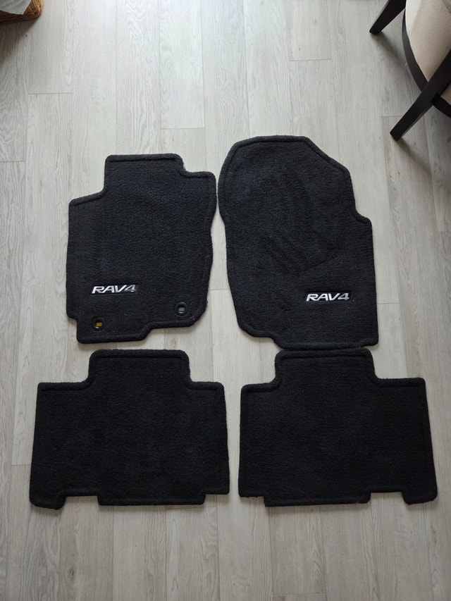 Genuine OEM Toyota RAV4 floor mat set *NEW*