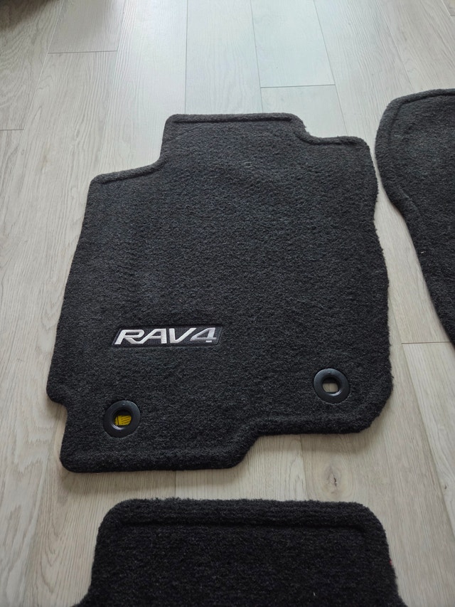 Genuine OEM Toyota RAV4 floor mat set *NEW* - photo 2
