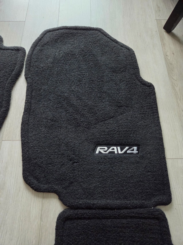 Genuine OEM Toyota RAV4 floor mat set *NEW* - photo 3