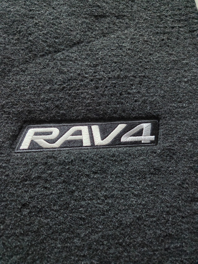 Genuine OEM Toyota RAV4 floor mat set *NEW* - photo 5