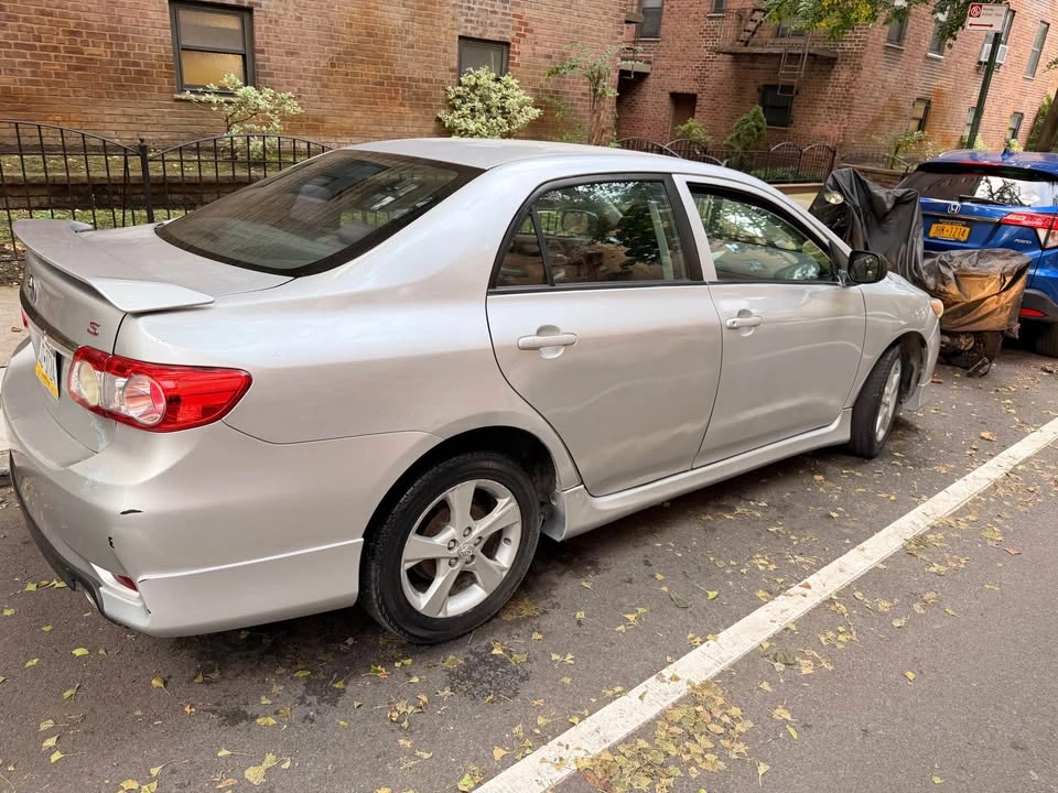 2011 Toyota Corolla S Sedan 4D - photo 2