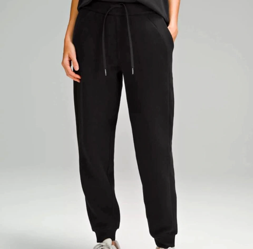 Lululemon Scuba High-Rise Jogger in Black