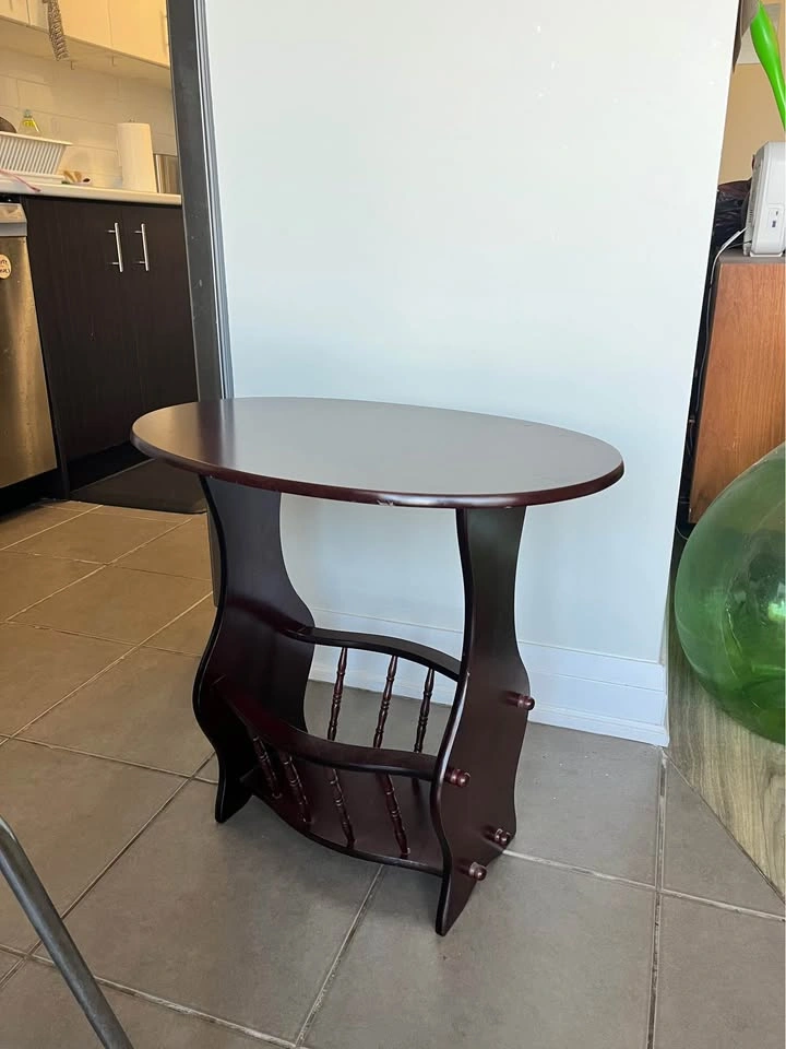 Vintage side table with basket - photo 4