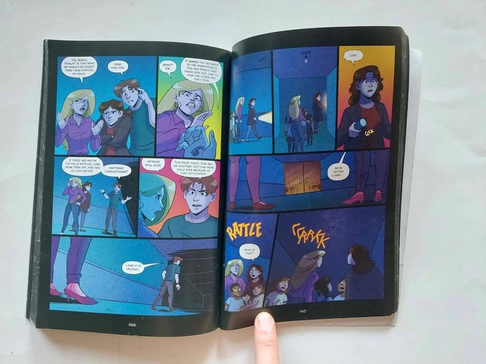Five Nights at Freddy's Graphic Novels: The Fourth Closet - photo 3