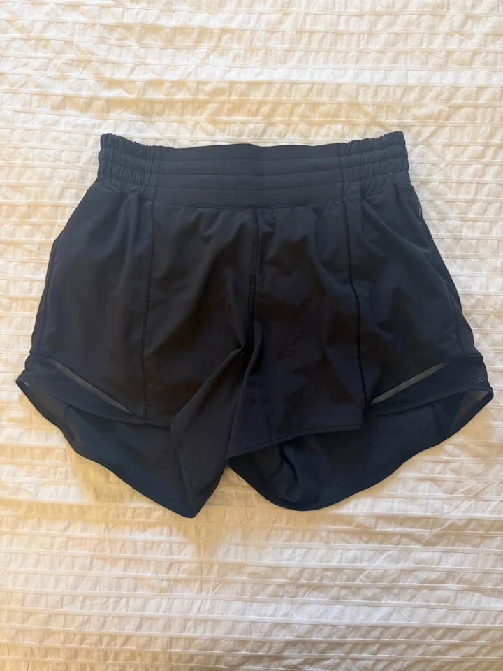 Lululemon Hotty Hot High-Rise Lined Short 4” - photo 2
