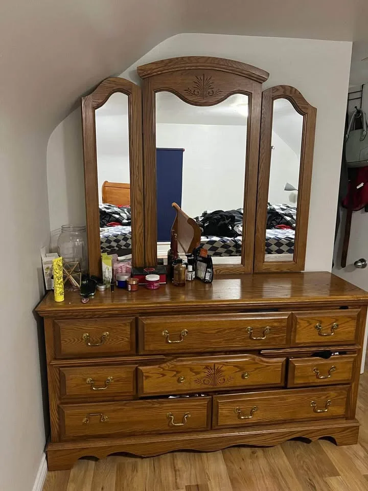 Solid Wood Dresser with Mirror – Excellent Condition image indicator(2)