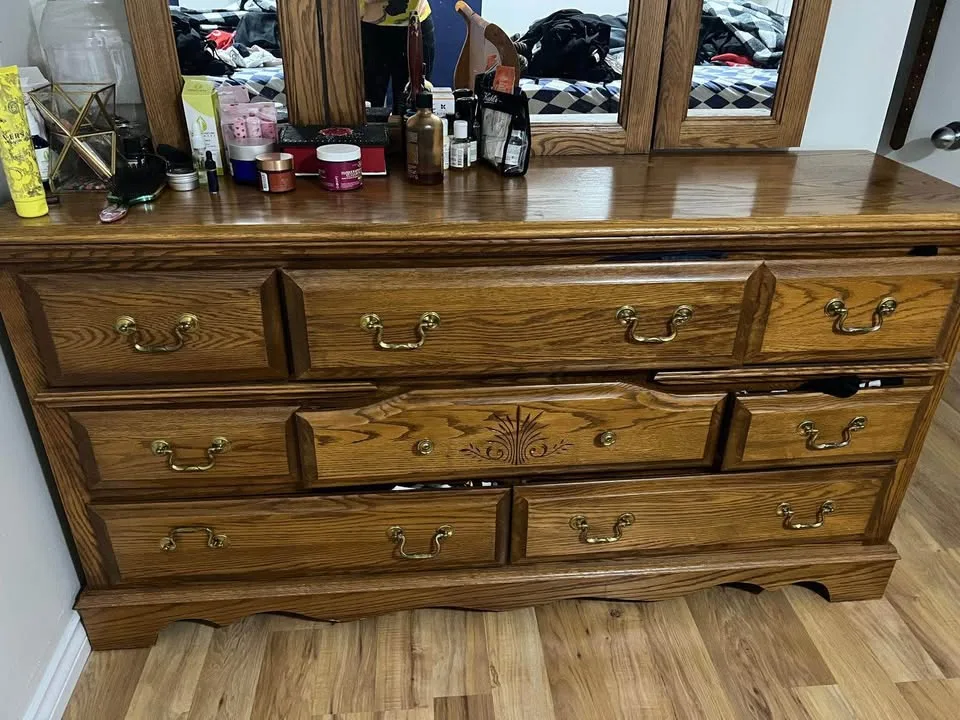 Solid Wood Dresser with Mirror – Excellent Condition image indicator(3)