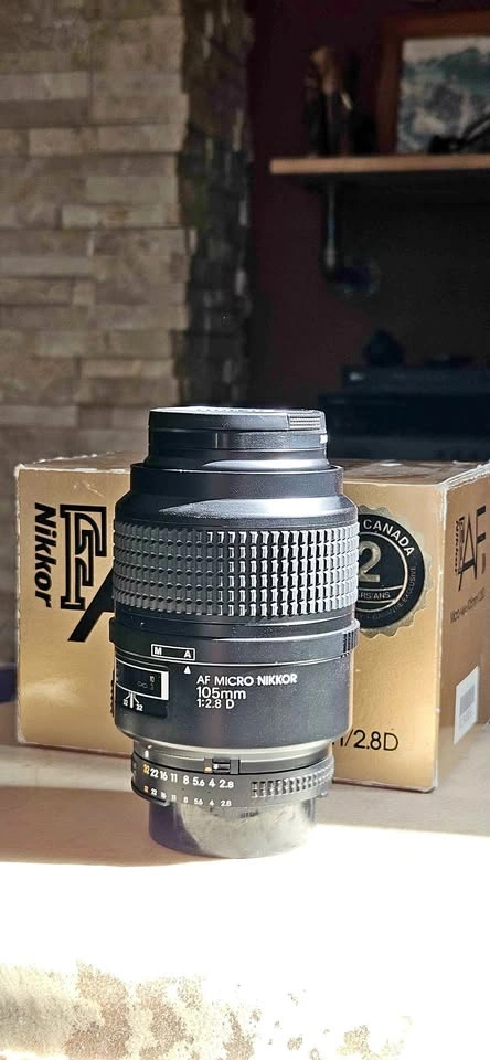 Nikkor AF 105mm F2.8D micro "macro lens"