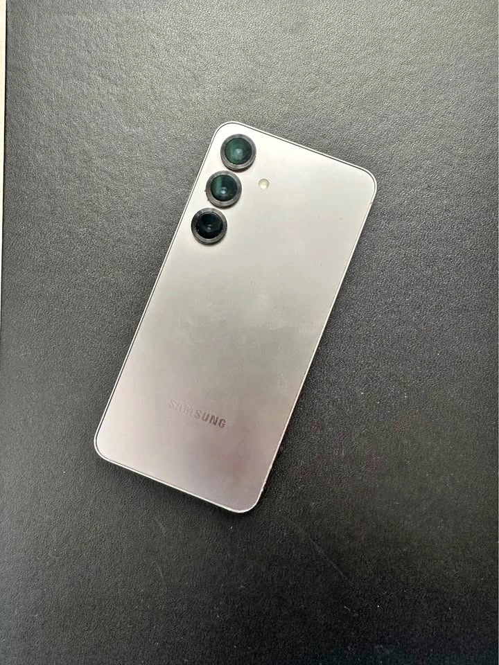 Samsung S25 (Brand New) ✨