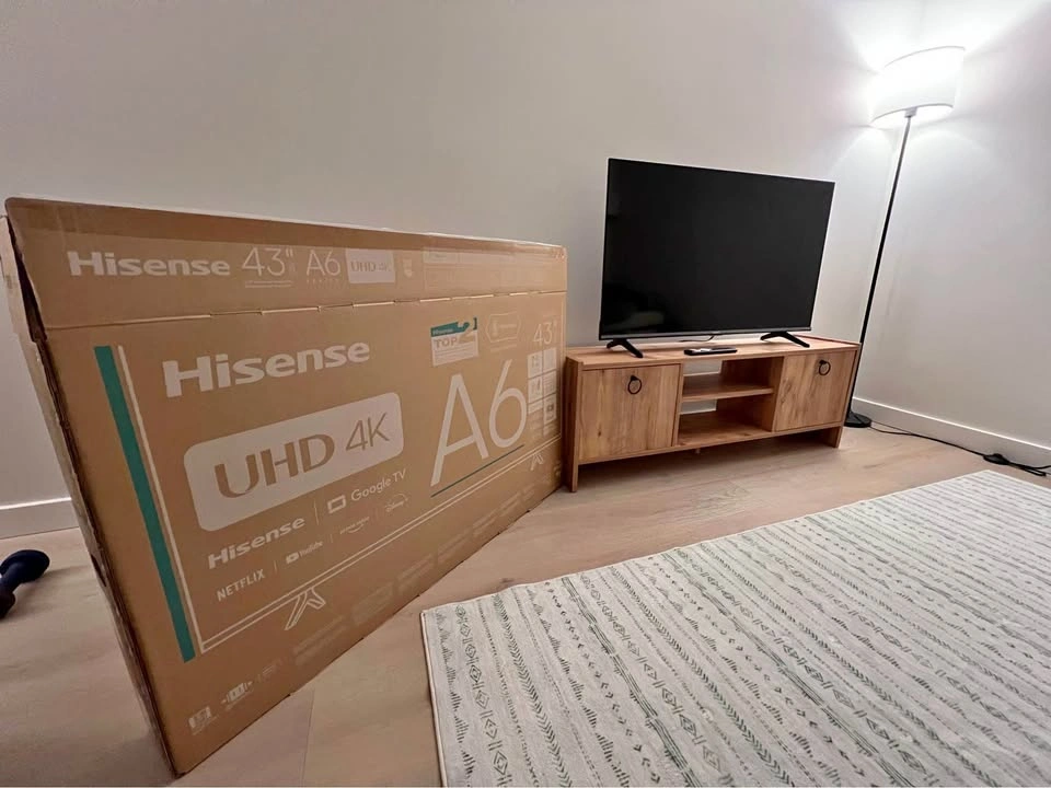 43” TV – Excellent Condition – Original Box Included!
