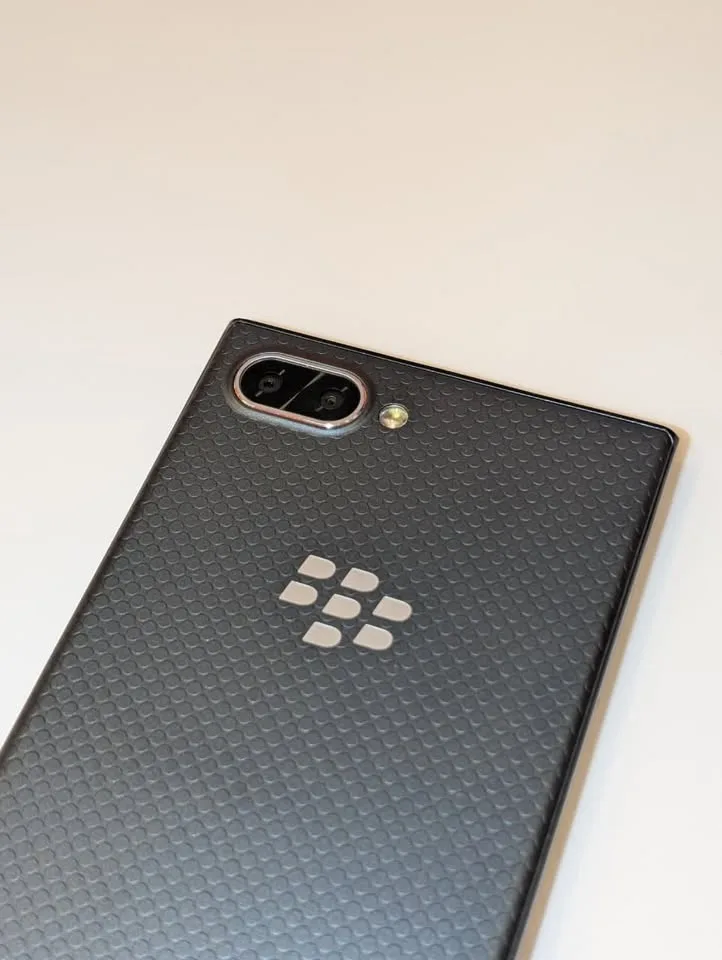 Blackberry Key2 LE image indicator(2)
