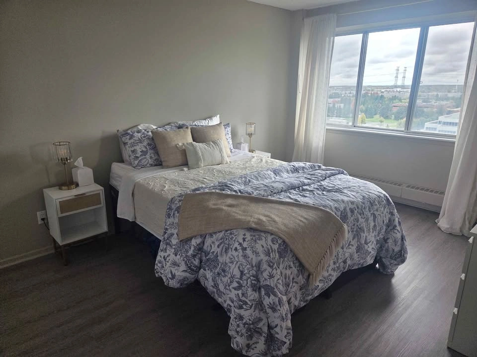 Queen size metal bed frame (no spring box needed) - photo 2