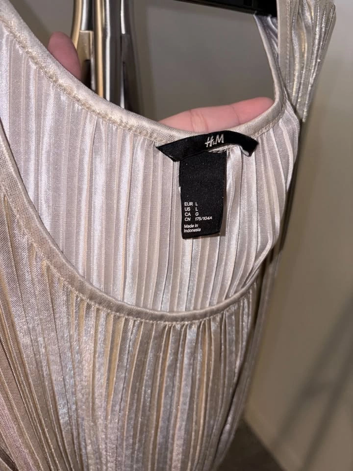 H&M Metallic Gold / Silver Pleated Plissé Dress with Tie Belt - photo 2