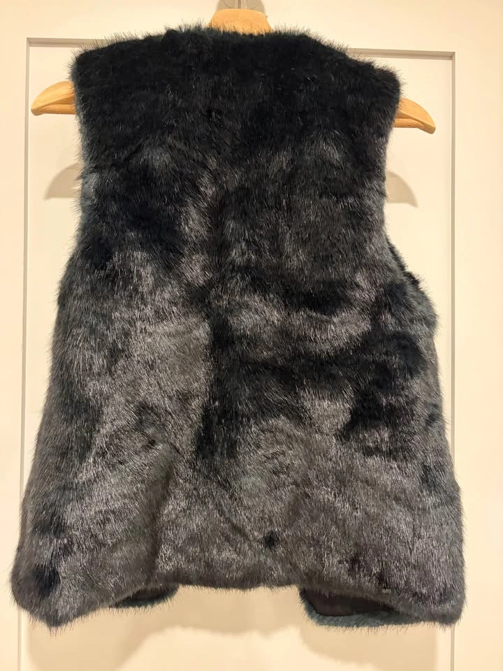 Club Monaco Faux Fur Vest - photo 2