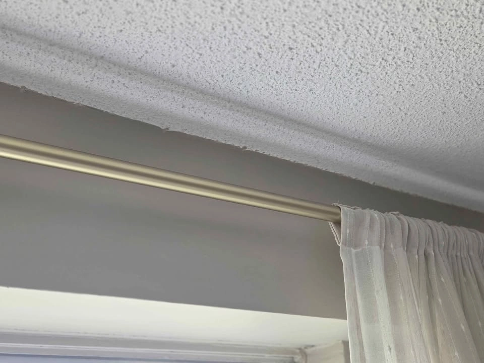 Beige long 4 curtain panels and gold metal rod - photo 3