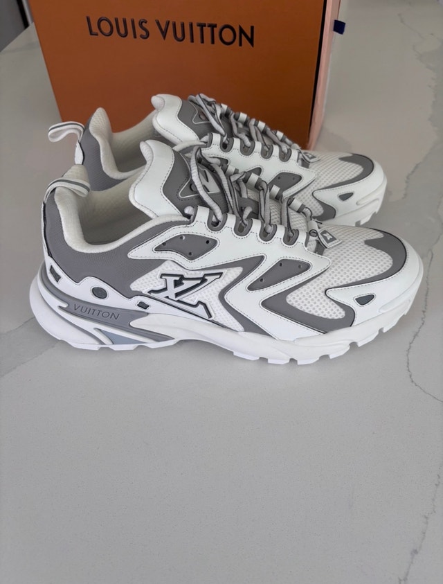 Lv Louis Vuitton tatic sneakers - size 10