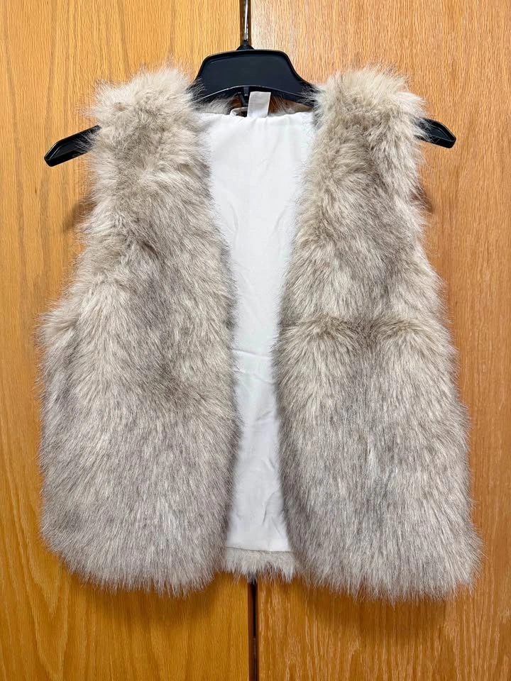 H&M Women's Beige Fluffy Vest