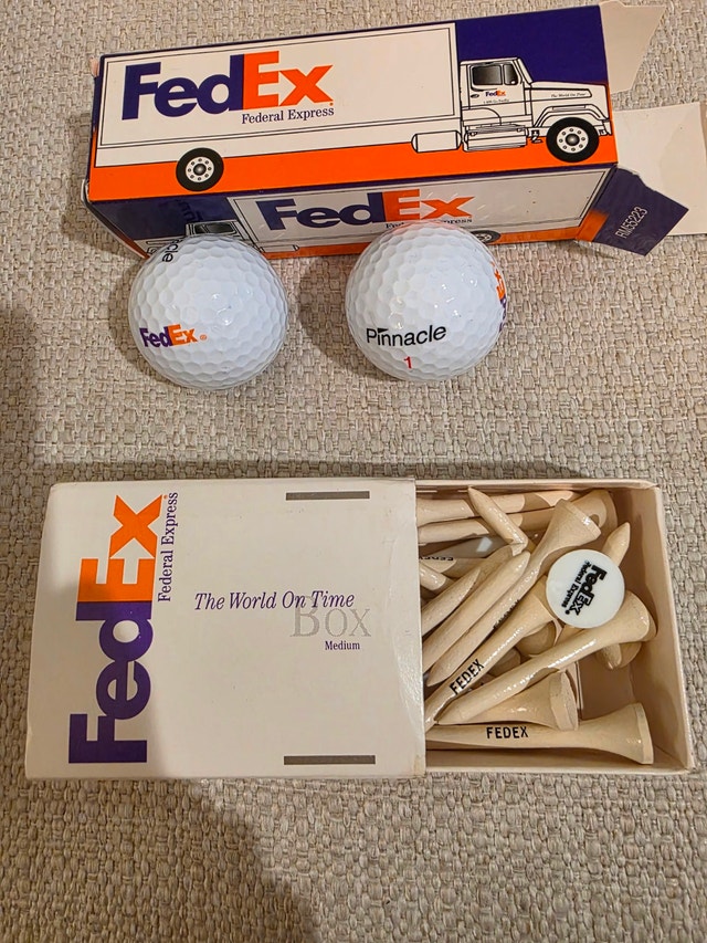 Vintage FedEx Pinnacle Golf Set – Balls, Tees & Marker - photo 2