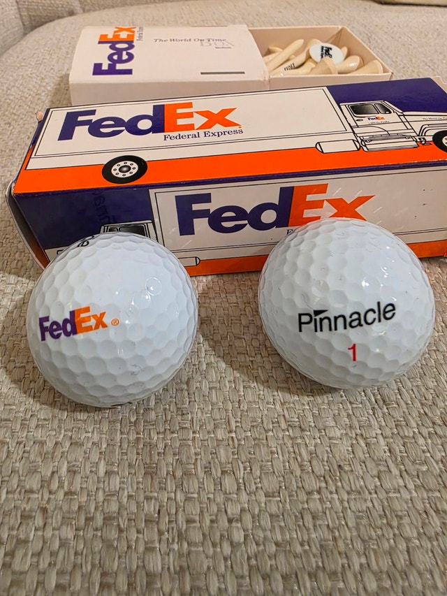 Vintage FedEx Pinnacle Golf Set – Balls, Tees & Marker - photo 3