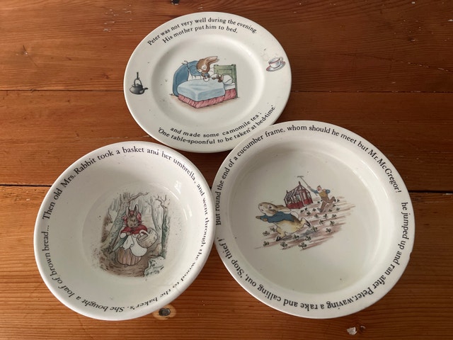 Three piece Wedgwood Beatrix Potter set - photo 2