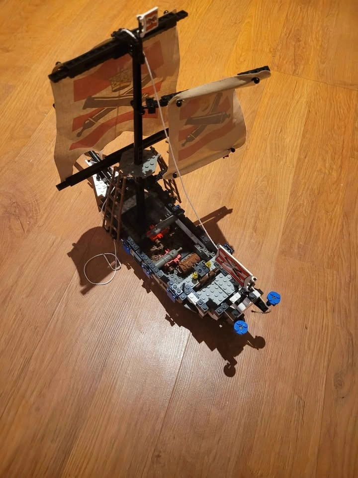 LEGO 6271 Imperial Flagship - photo 3