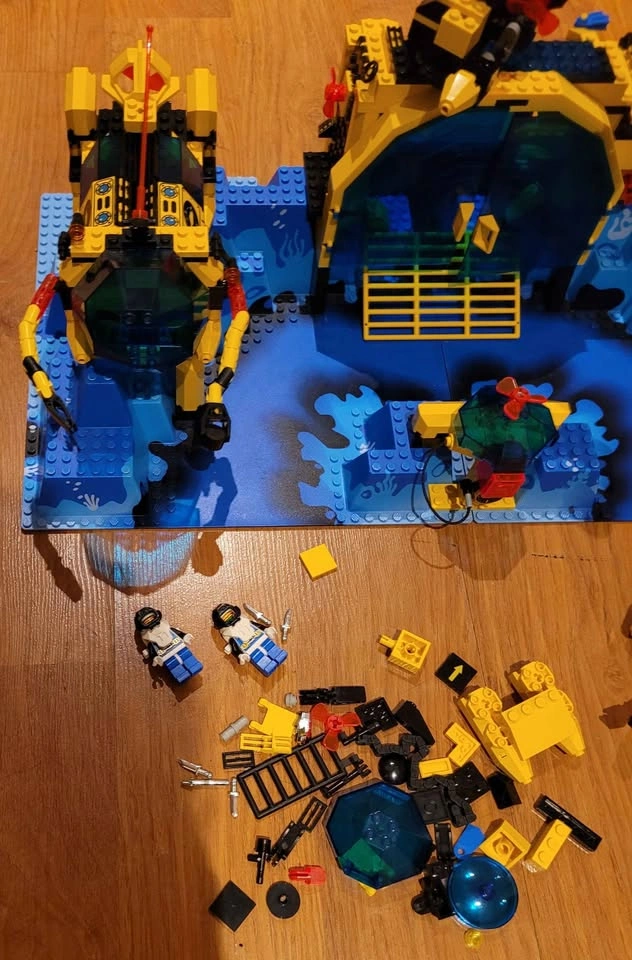 LEGO 6195 Aquazone Aquanauts Neptune Discovery Lab - photo 2