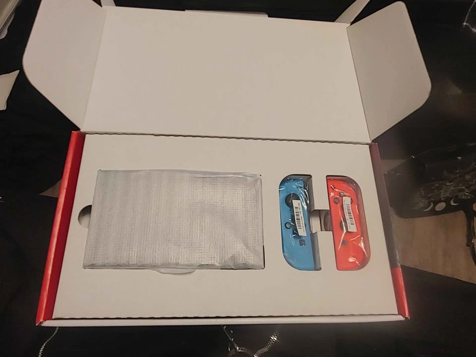 Nintendo Switch - photo 2
