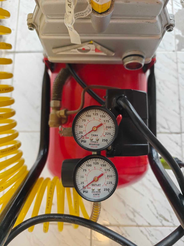Husky Air Compressor 8 Gallon - photo 2