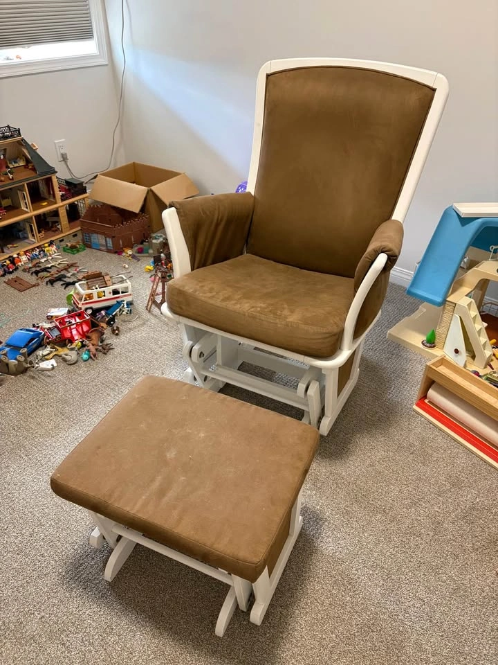 Gliding rocker and footstool - photo 2