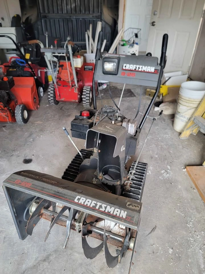 CRAFTSMAN 8 HP TRACKED SNOWBLOWER – 26" – ELECTRIC START - photo 2