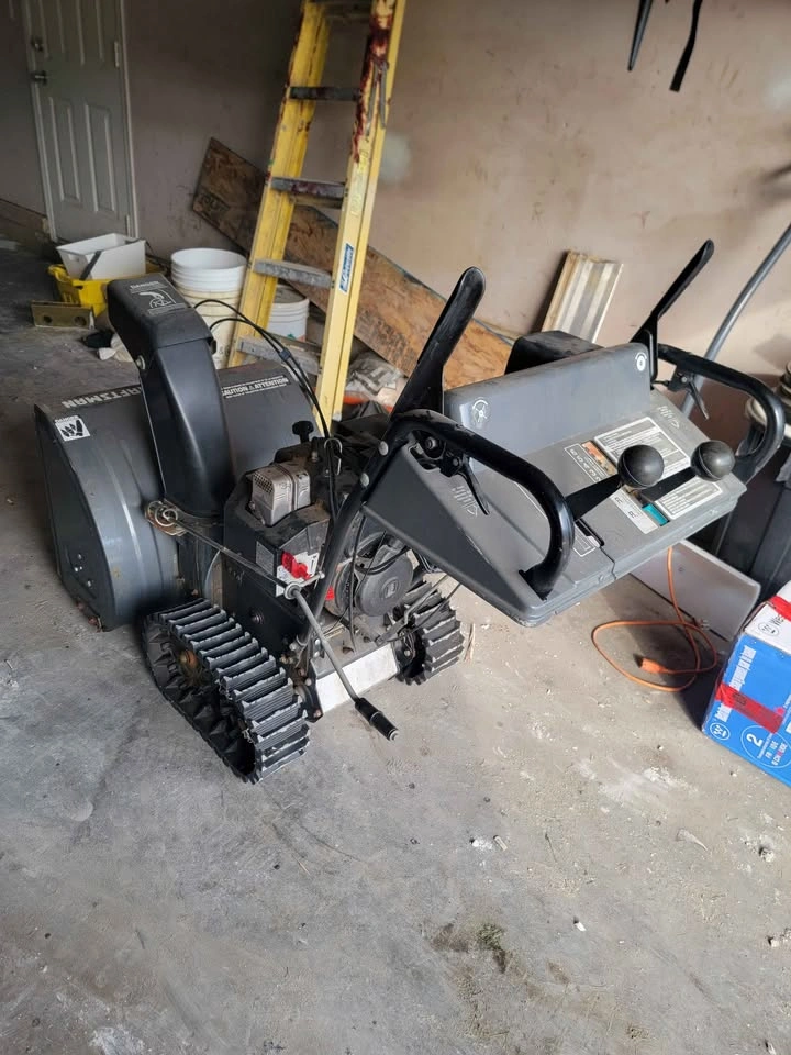 CRAFTSMAN 8 HP TRACKED SNOWBLOWER – 26" – ELECTRIC START - photo 4