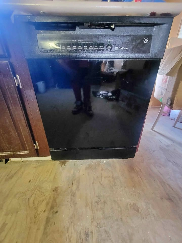 General Electric (GE) Dishwasher – Black – Works Great $80