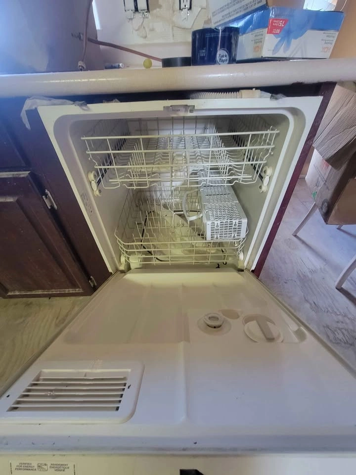 General Electric (GE) Dishwasher – Black – Works Great $80 - photo 3