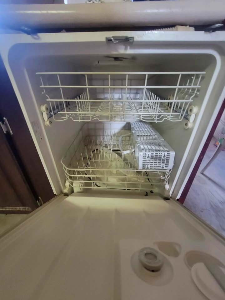 General Electric (GE) Dishwasher – Black – Works Great $80 - photo 4