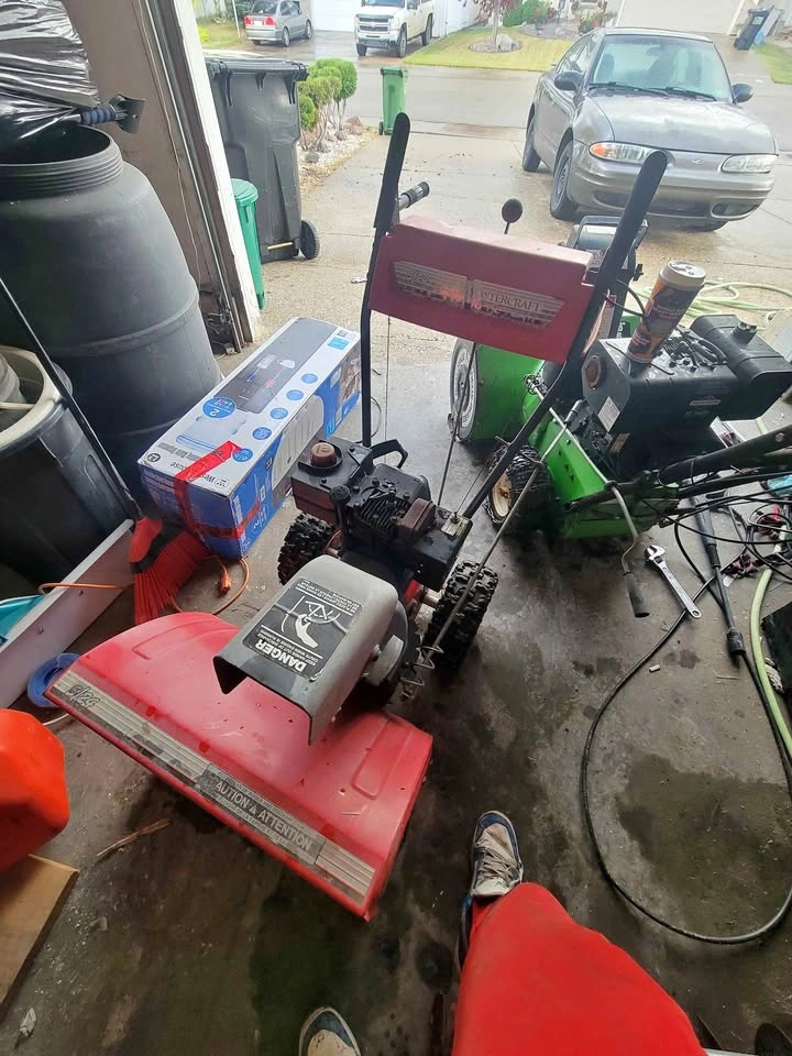 Craftsman 5 HP Snowblower – Solid Older Machine