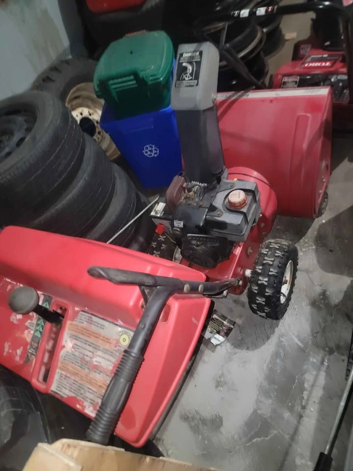 Craftsman 5 HP Snowblower – Solid Older Machine - photo 2